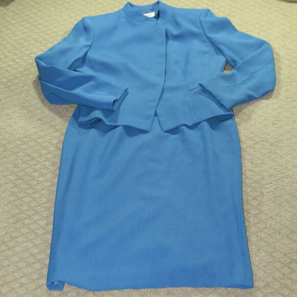 Kasper Collarless Hidden Button Mid-Length Skirt Suit Sz 6 Bright Blue Silk Trim - Picture 1 of 13